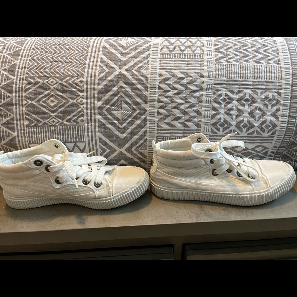 White high top blowfish